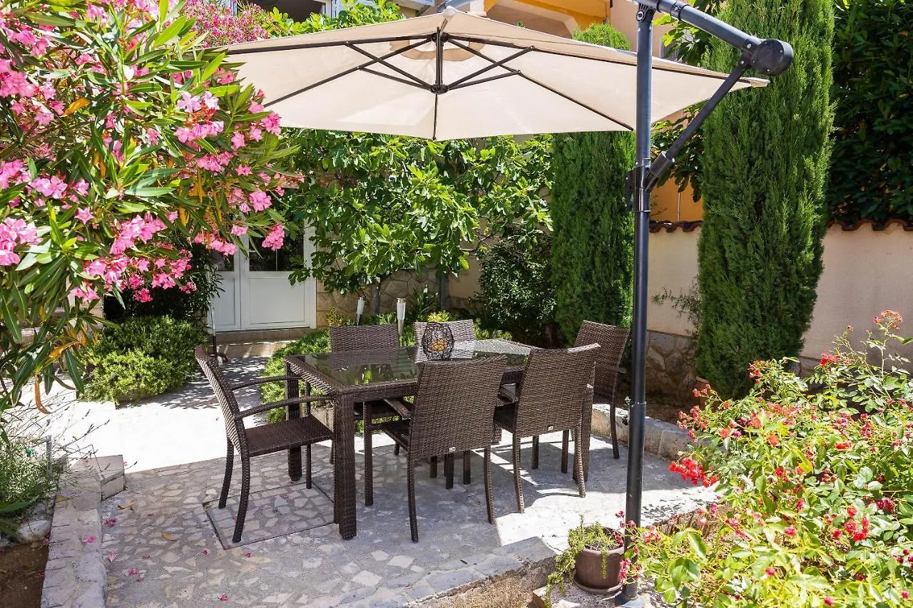Apartments Nada Selce 0*,  Chorvatsko